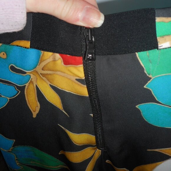 Perfect condition! Alice + Olivia bright floral flowy pants, size 6 - Picture 6 of 9